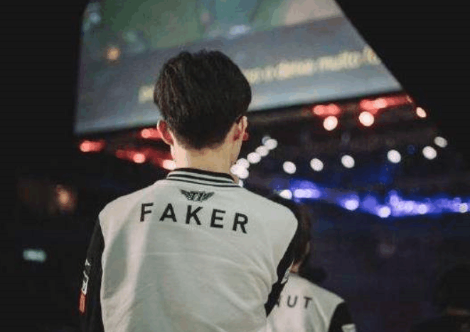 B8 对阵 Imperial ， Heroic 在 BLAST.tv Austin Major 2025 开幕战中与 Chinggis Warriors 交锋