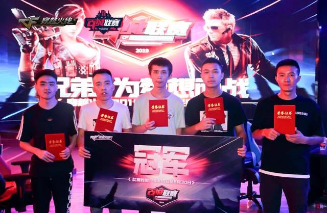 FaZe以2：0战胜NAVI，晋级2025年BLAST Open Fall lan 阶段